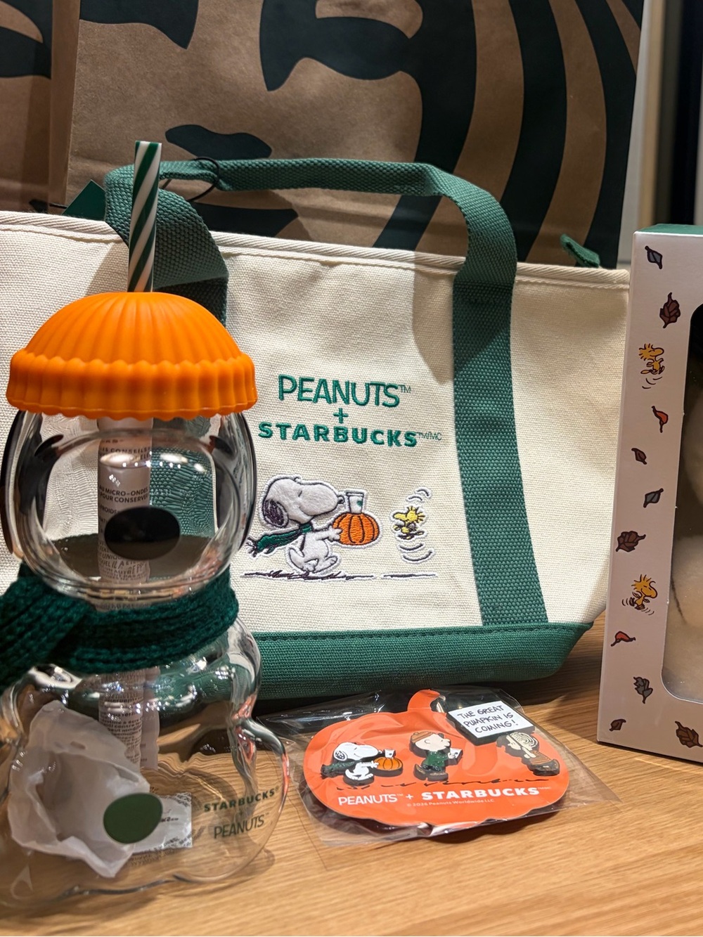2026 Starbucks x Peanuts Snoopy Glass Cold Cup – Limited Edition 🎃💚